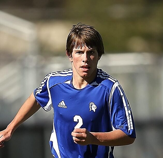 soccer, football, soccer player, football player, sport, nature, ball, game, player, field, grass, boy, competition, action, soccer ball, sports balls, kicking, football game, action photo, kick, attacker